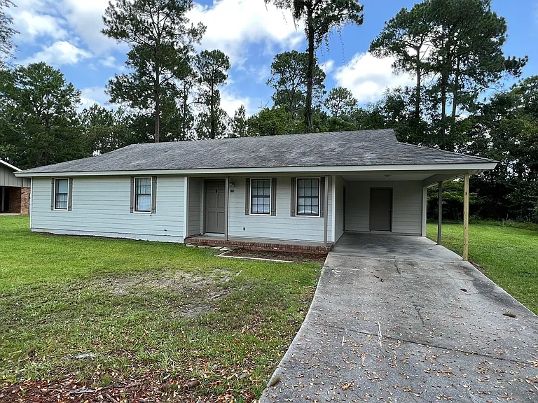 813 Robin Hood Trl — Photo 1