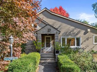 10740 N Cedarburg Rd, Mequon, WI 53092