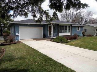 104 Pleasant Dr, La Porte City, IA 50651
