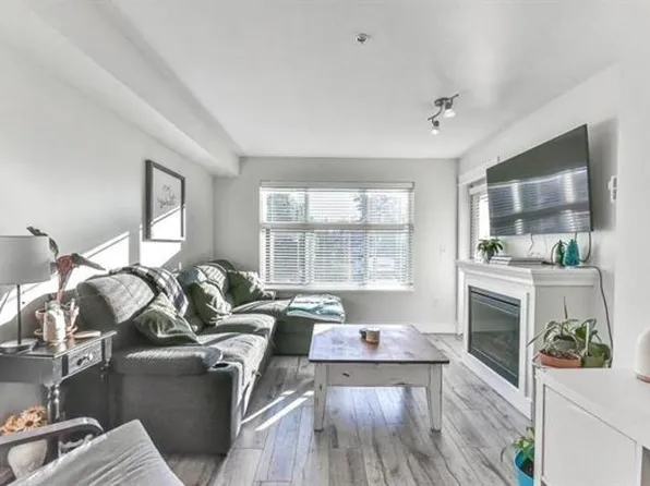 2515 Park Dr #203, Abbotsford, BC V2S 0B2