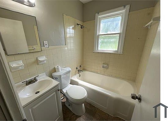 3rd image of 306 Mueller Ave