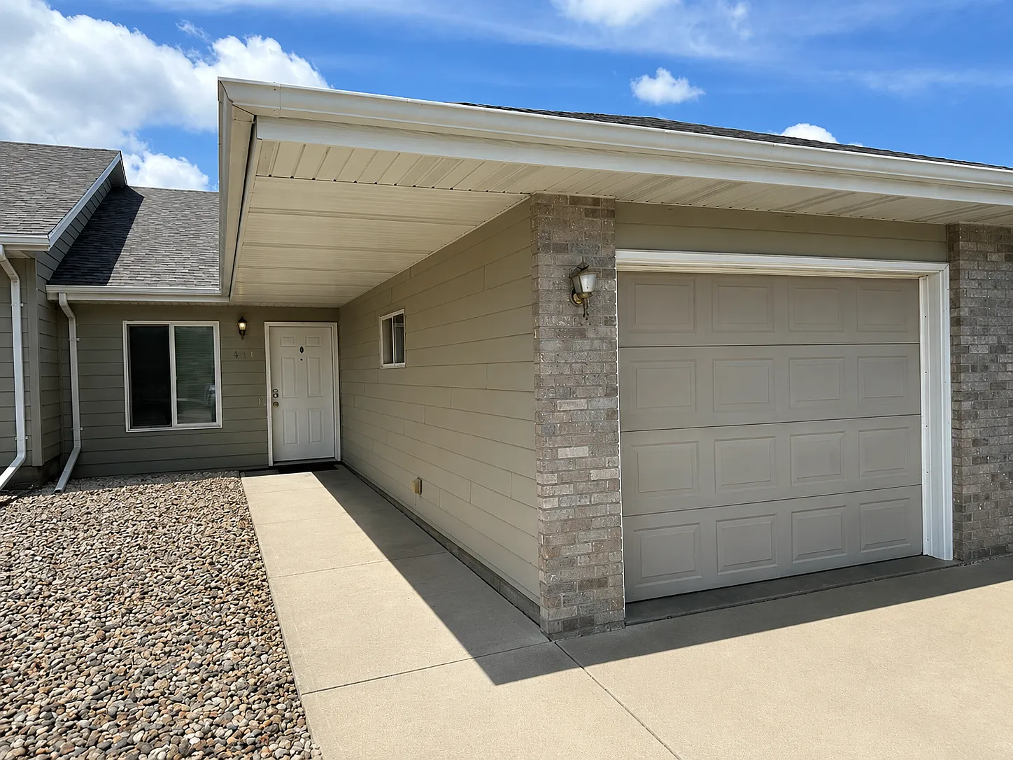 DBK Brandon Townhomes — Photo 2