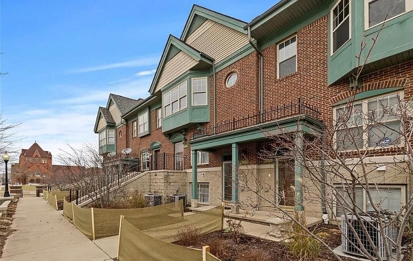 2nd image of 2654 Woodward Ave #1-729SQFT