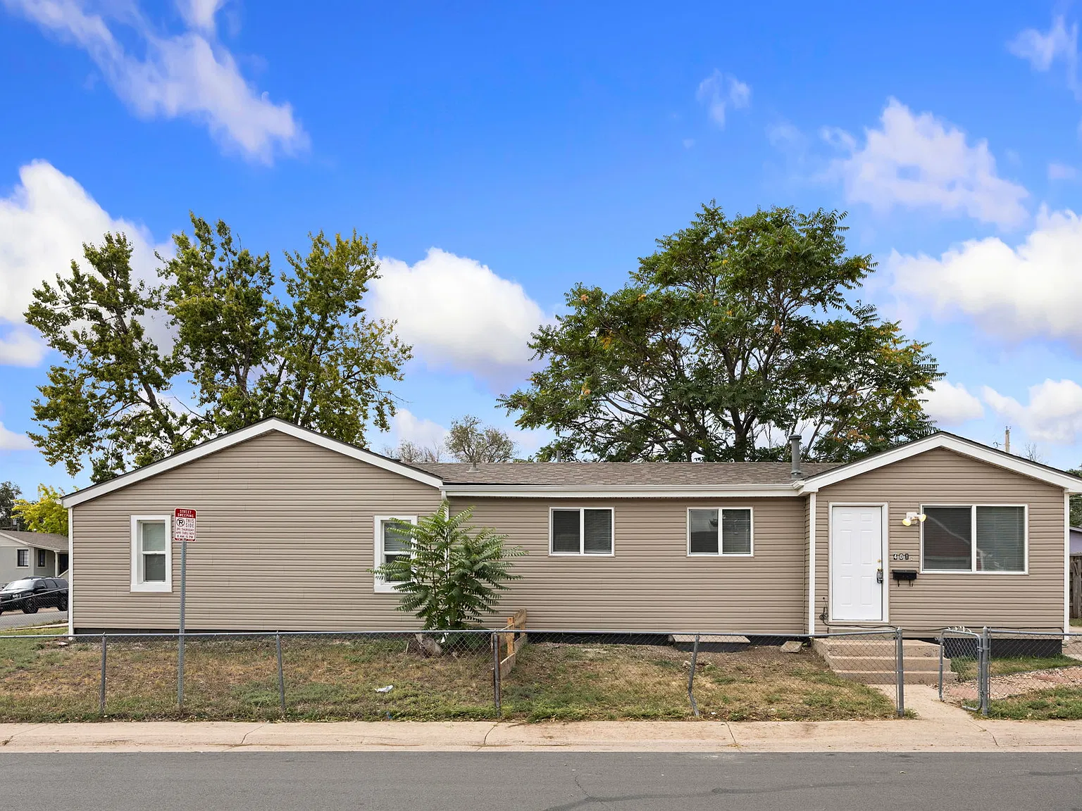 401 S Raleigh St — Photo 1