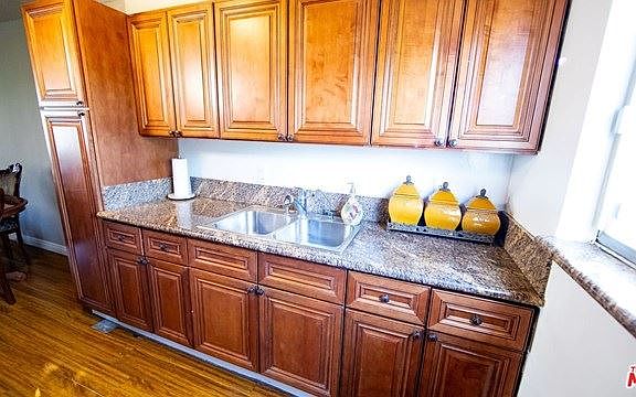 5th image of 7133 N Coldwater Canyon Ave #2