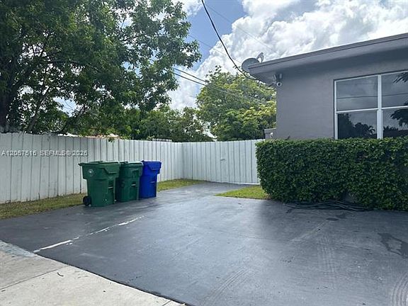 4th image of 15 NW 31st Ave #15