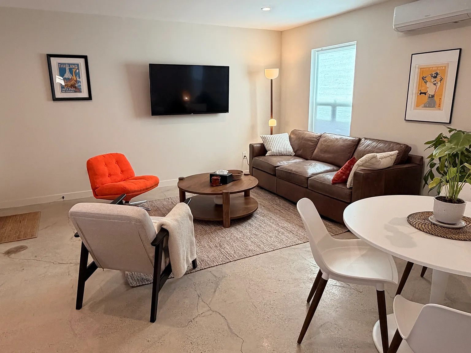 2 bed, 889 sqft, $6,000 — Photo 1
