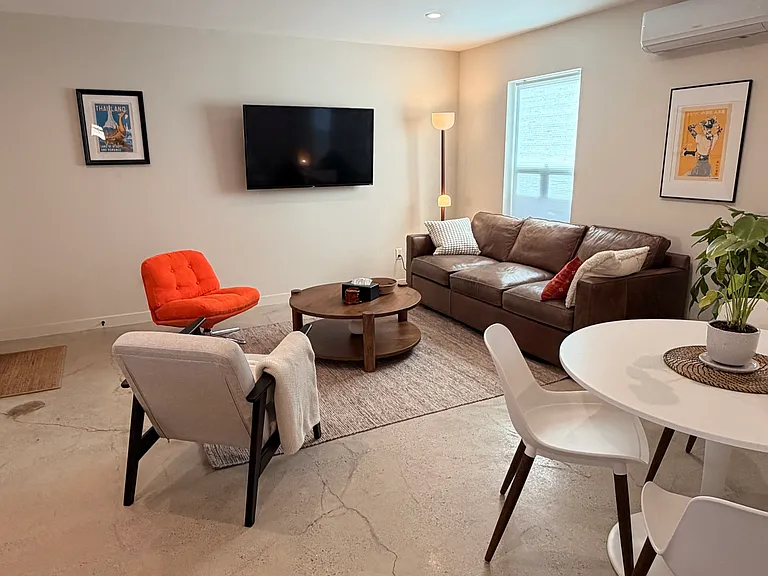 2247 Shoredale Ave — Photo 1