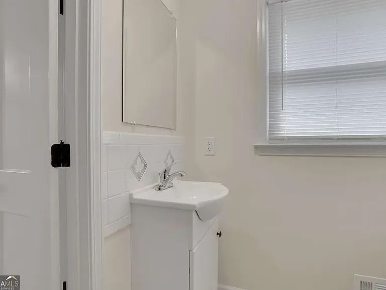 4845 Oak Grove Dr — Photo 14