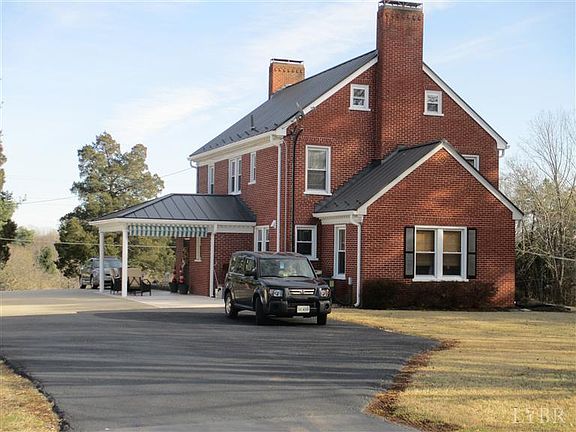 3rd image of 1800 Lakeside Dr