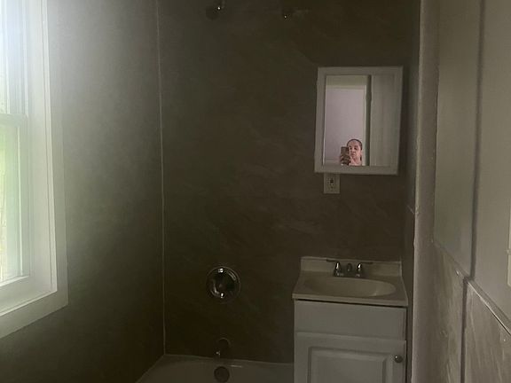 3rd image of 720 S 15th St Floor 1