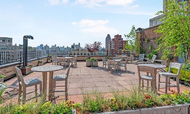 Sold by Sotheby's International Realty | media 10