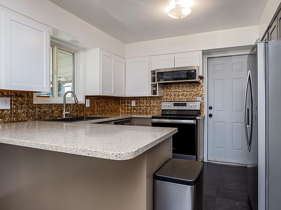 4th image of 2372 E McAndrews Rd