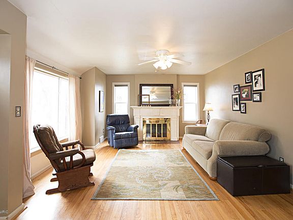 3rd image of 202 Dunham Dr