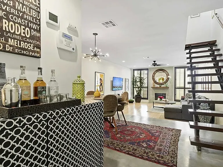 1209 N Kings Rd #8 — Photo 2