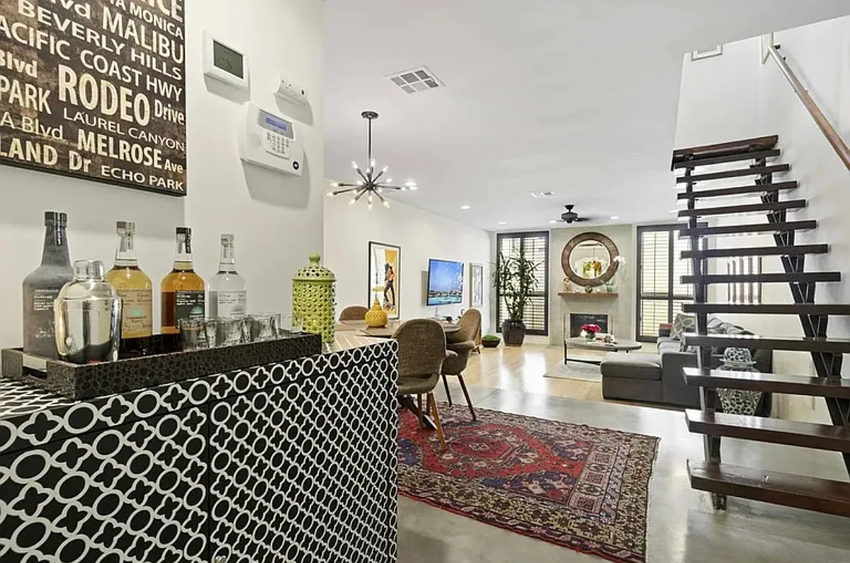 Building Photo - 1209 N Kings Rd #8