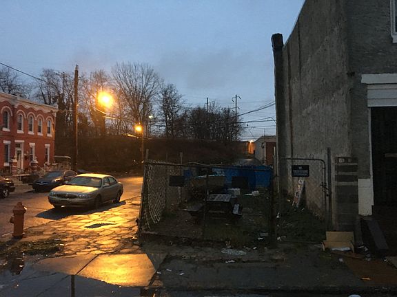 2nd image of 1300 W Clementine St