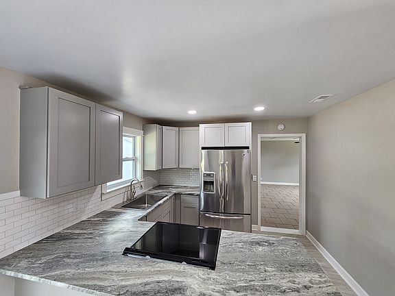 2nd image of 906 Kentucky Ave