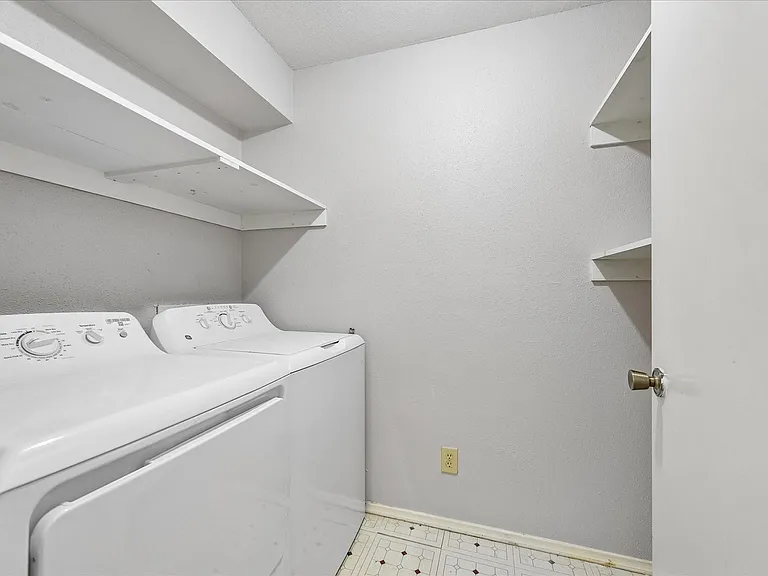 9700 Leawood Blvd #702 — Photo 20