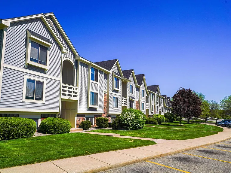 Gull Prairie/Gull Run Apartments and Townhomes — Photo 81
