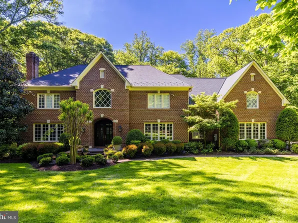 10025 Windy Hollow Rd, Great Falls, VA 22066