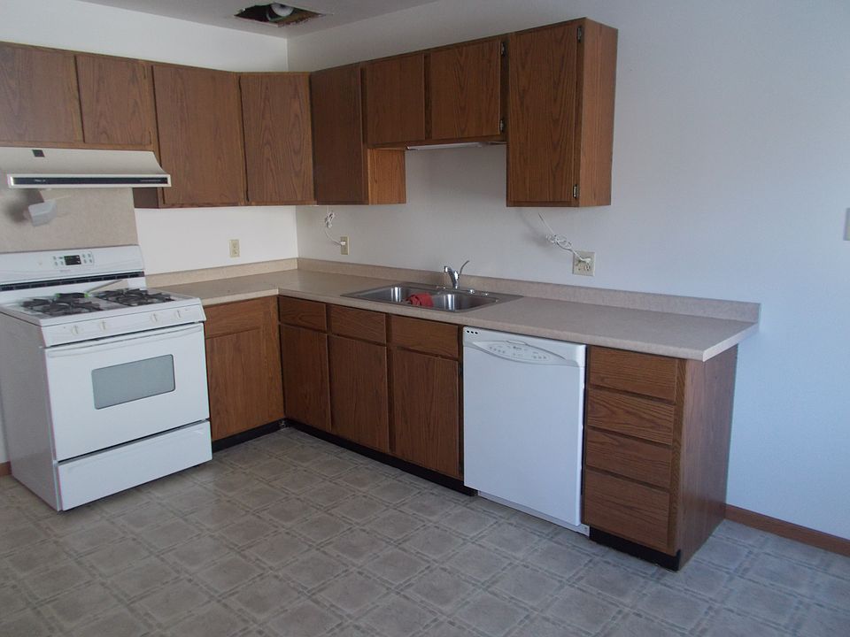 2nd image of 402 W Maple St APT B