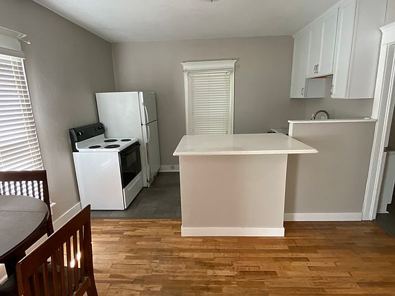 2nd image of 830 Fremont St #1