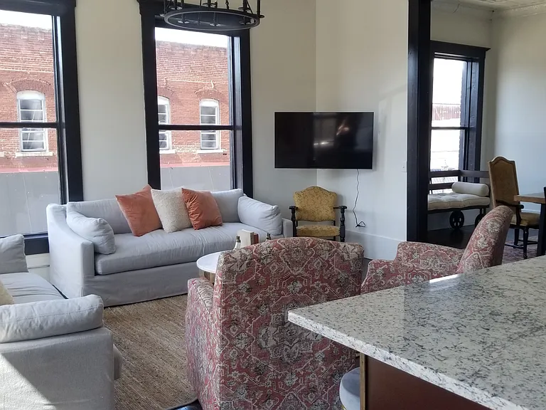 2 bed, 2.0 bath, 1600 sqft, $2,500 — Photo 74