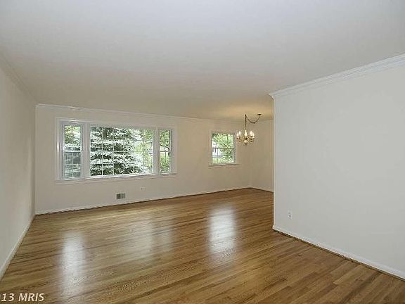 3rd image of 2404 Candlewood Dr