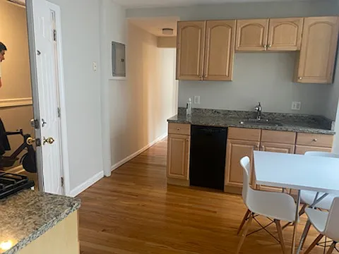 224 Hanover St #4 — Photo 23