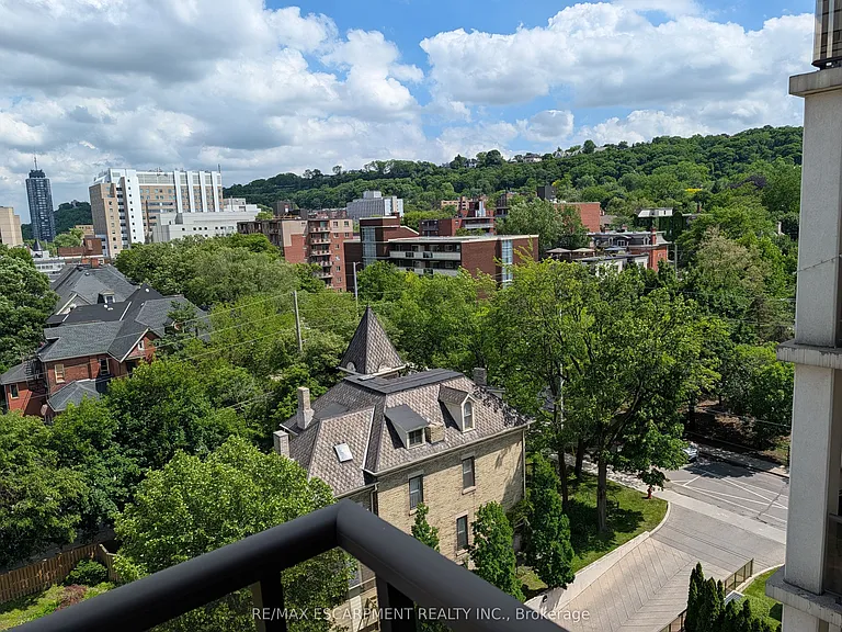 90 Charlton Ave W #702 — Photo 14
