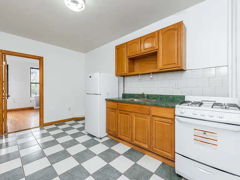 1586 York Ave #4 — Photo 4