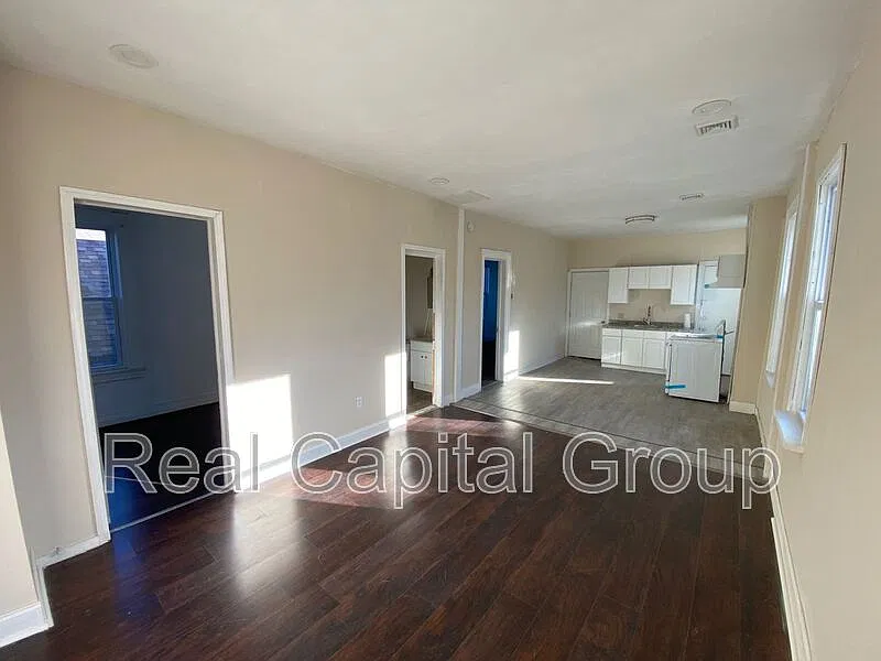 1 bed, 1.0 bath, $1,195 — Photo 2