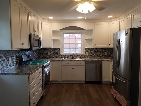 2nd image of 3934 Hawthorne Dr