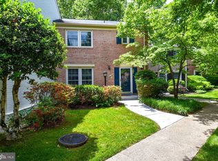 9758 Cardinal Rd, Fairfax, VA 22030