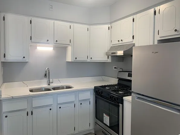 392 Executive Dr #306, Carol Stream, IL 60188