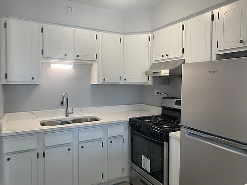 392 Executive Dr Photo 1
