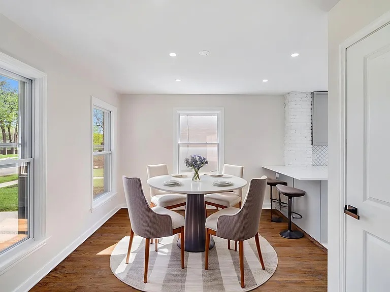 248 Adelaide Pl — Photo 4