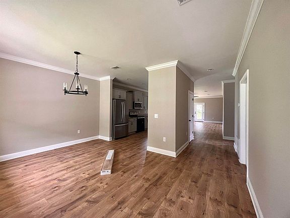 3rd image of 118 McEwen Dr