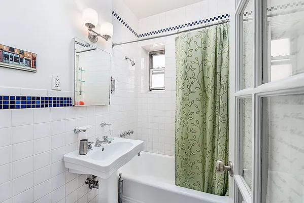 Rented by Guy Goldman, LREB | media 10