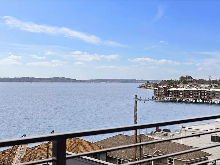 4018 Beach Dr SW — Photo 20