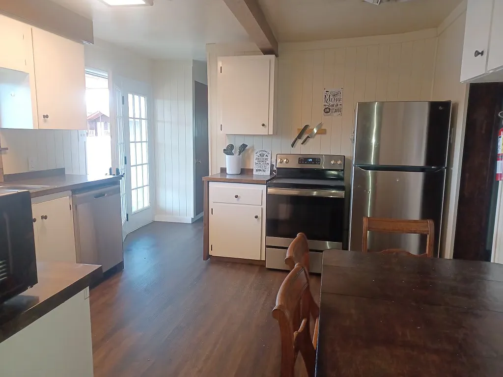 4 bed, 1250 sqft, $1,400 — Photo 2
