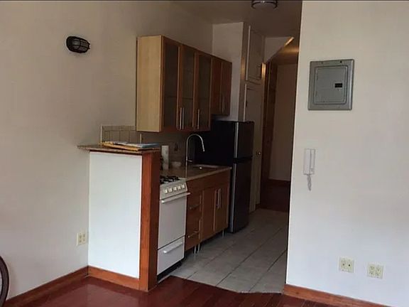 3rd image of 241 E 111th St #1B