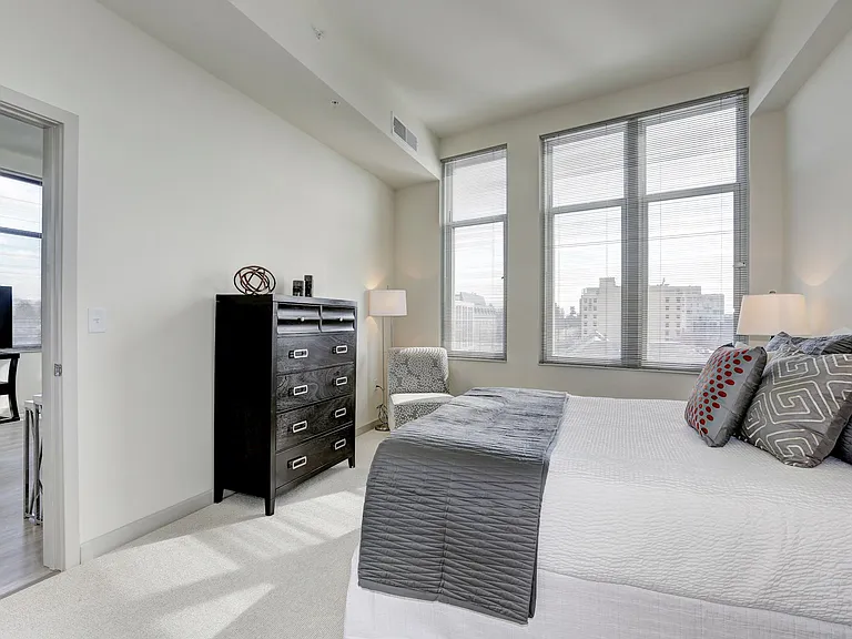 Solaire 7077 Woodmont — Photo 13