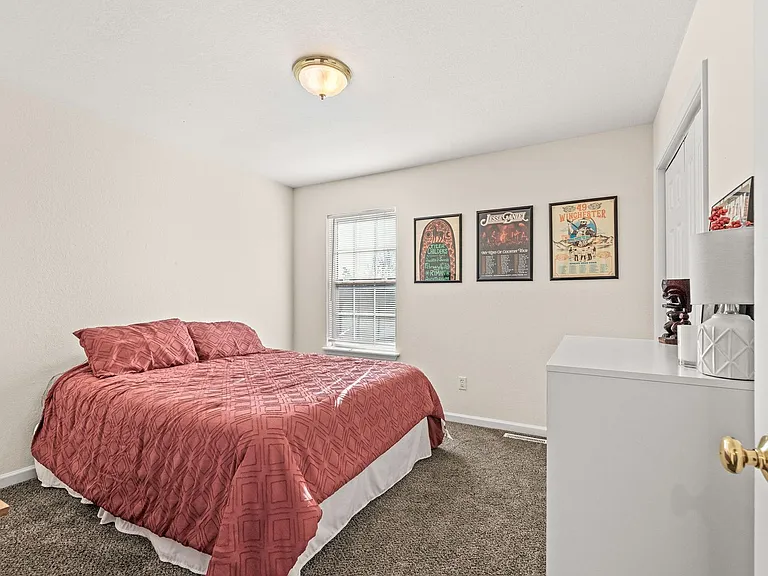 2109-2111 Primrose Dr — Photo 36