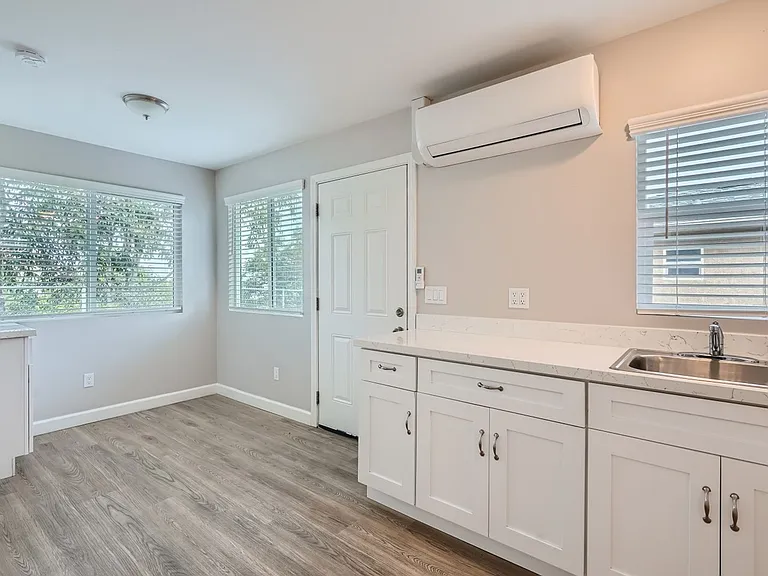 Newer 3 Bedroom House & 2 Bedroom Granny Flat Close to SDSU — Photo 9