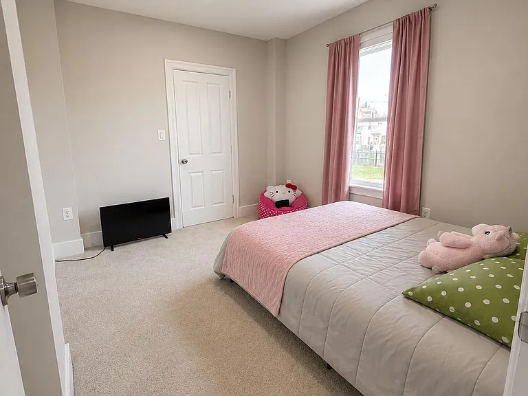 909 Corbett St — Photo 28