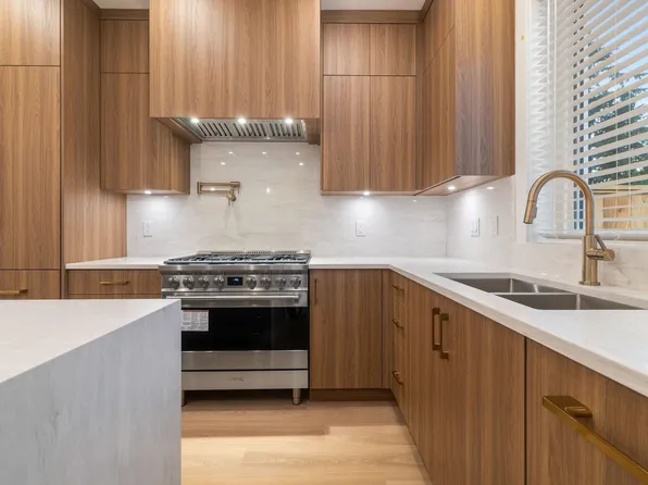 2055 E 4th Ave, Vancouver, BC V5N 1J4