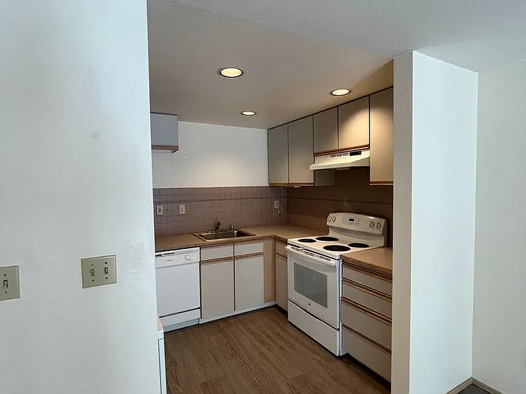 Boston West Apartments — Photo 5