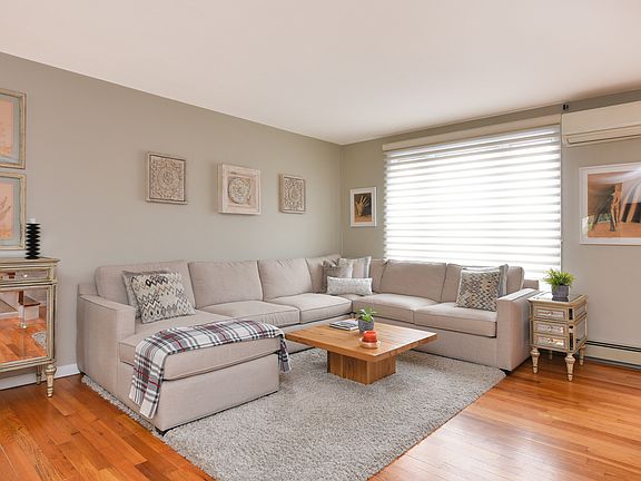 4th image of 2068 41st St